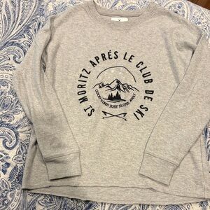 American Eagle crewneck. Gray St. Moritz Après Le Club De Ski Sweater. Small.